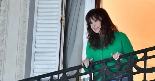cristina en el balcon