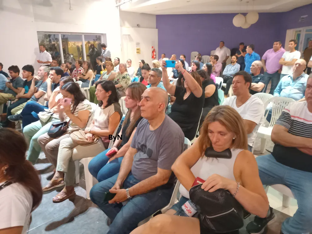 Peronistas en el Centro Emp. Comercio (13)