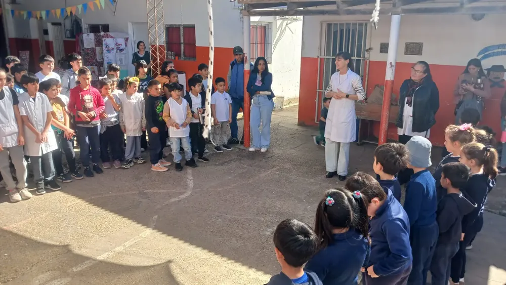 escuela con alunnos rurales