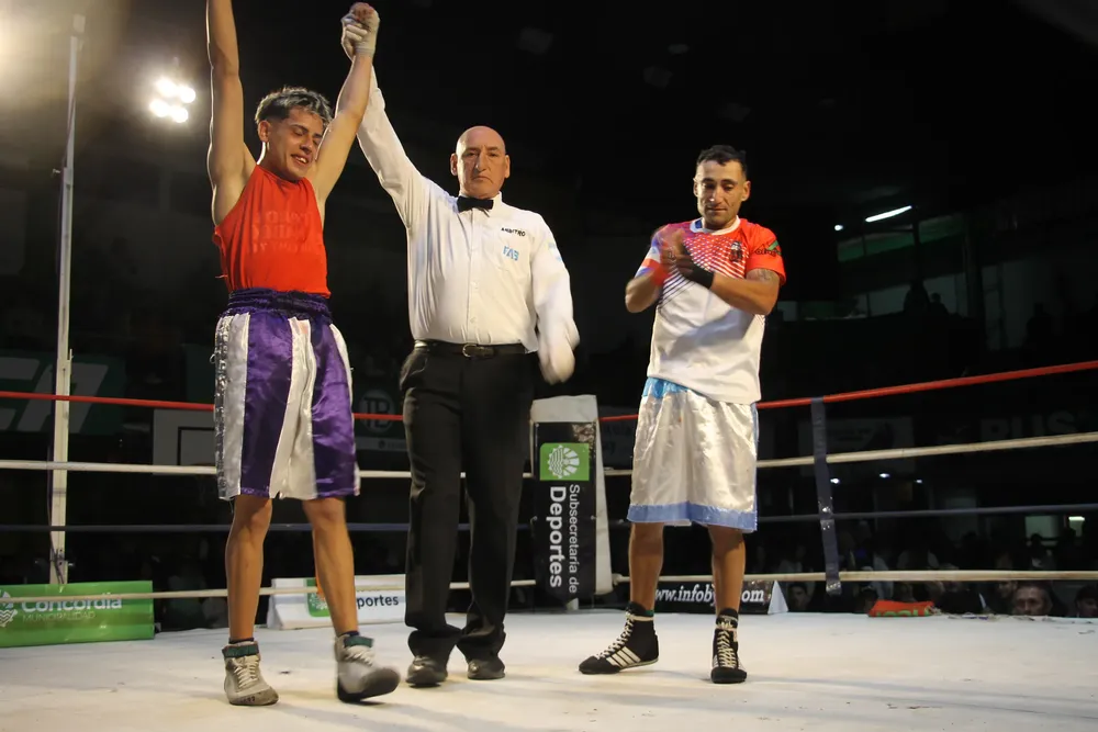 noche de guantes en el verde ( (11)