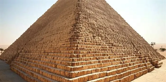 piramide mas antigua