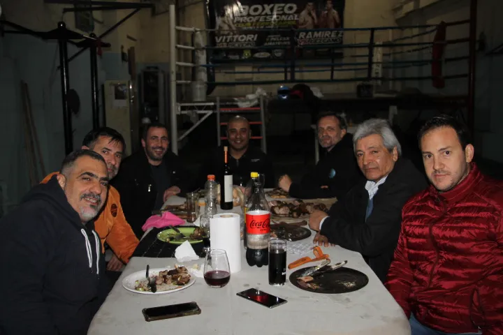 cena amigos box en el gimnasio (4)