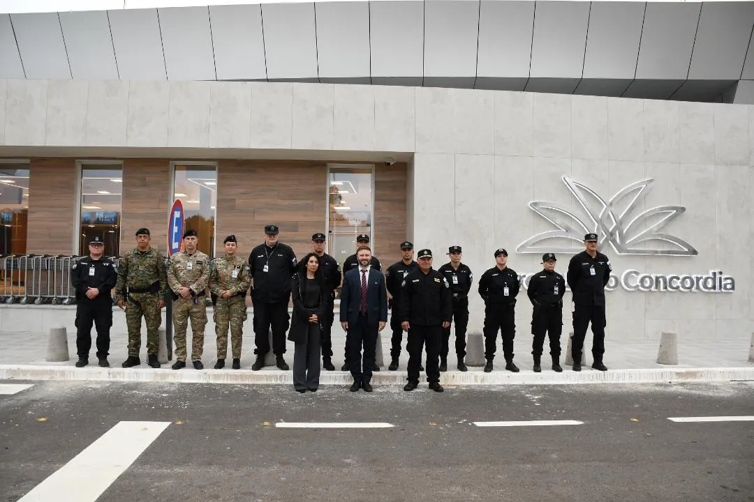policias aero puerto