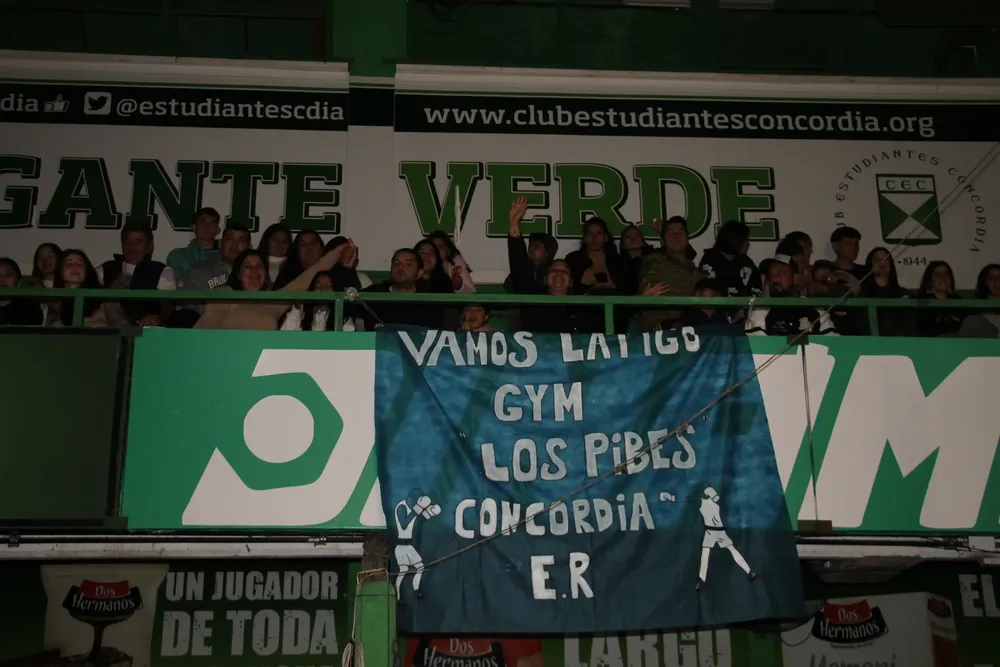 noche de guantes en el verde ( (9)