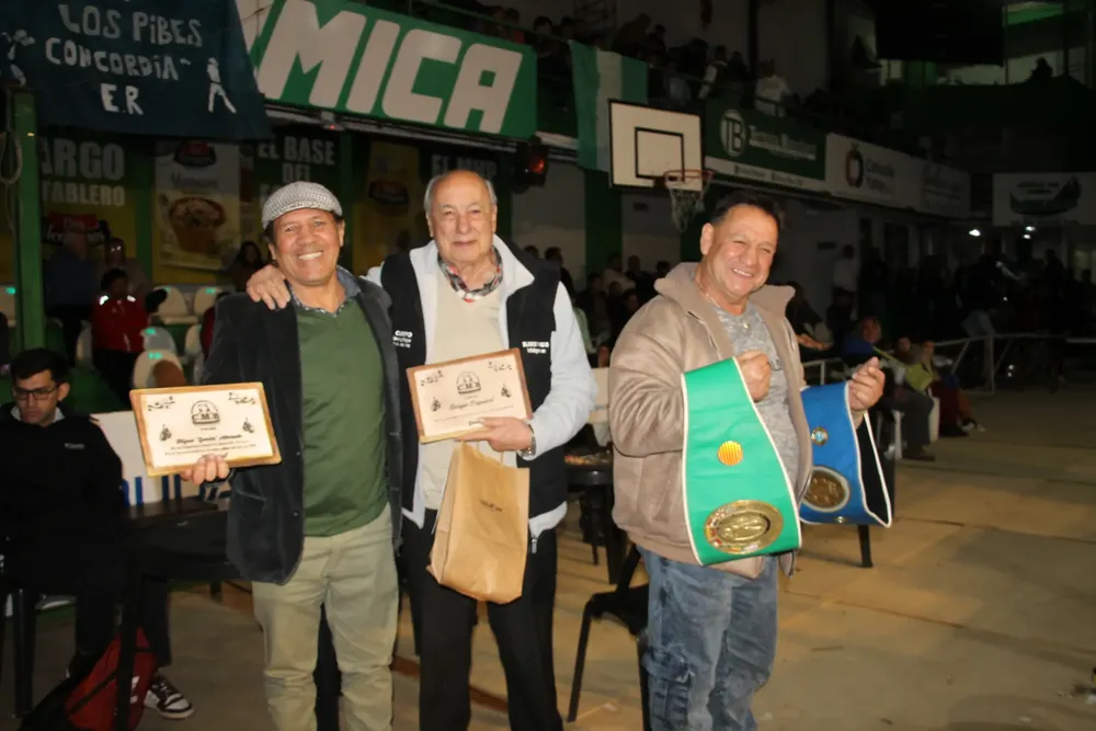 noche de guantes en el verde ( (15)