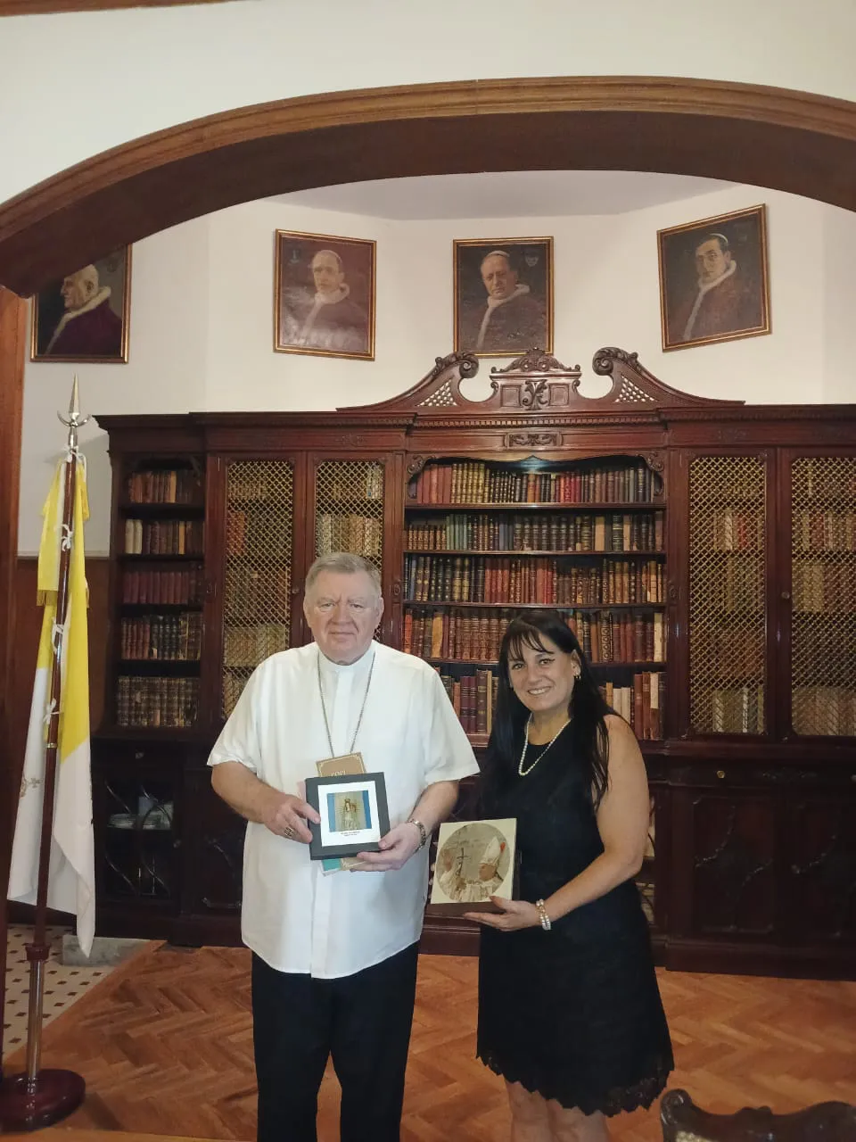  Monseñor Miroslaw Adamczyk Silvia Sierak,