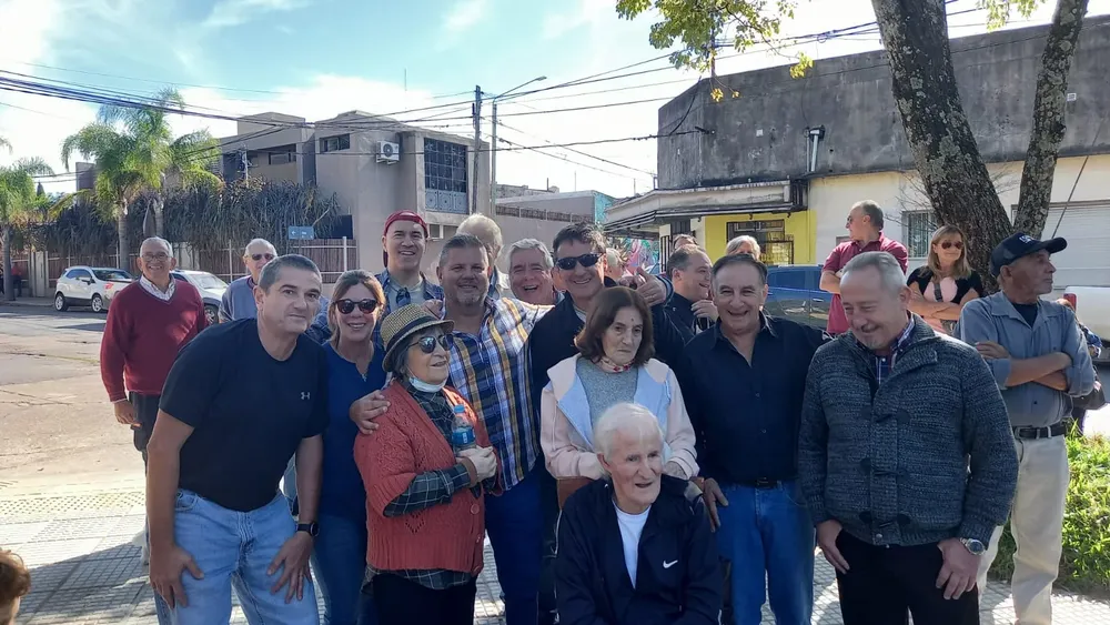 juan lopez y los gurises de la plaza