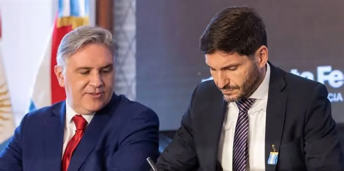 Maximiliano Pullaro, y Martín Llaryora,