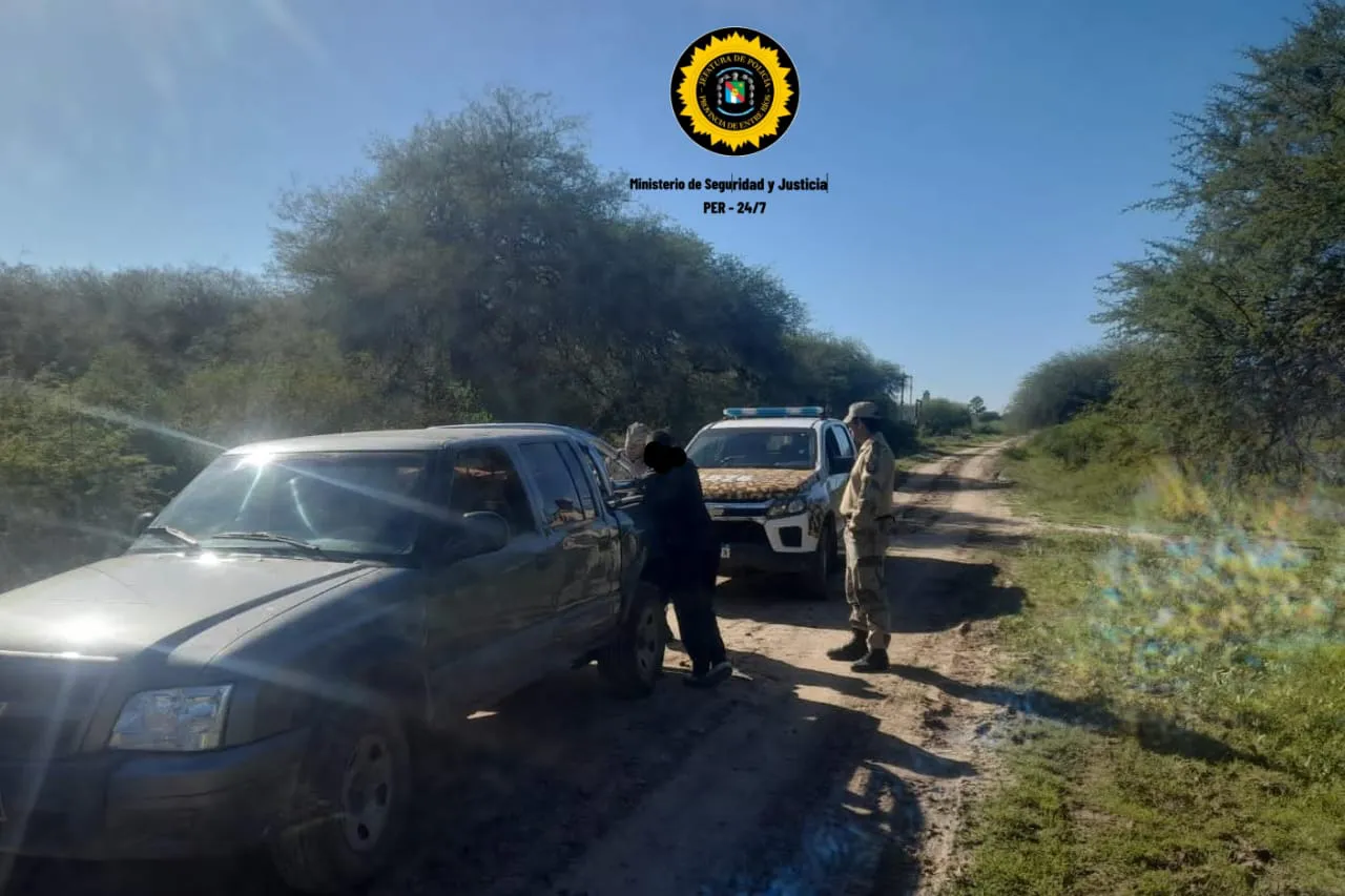 policia con detenidos