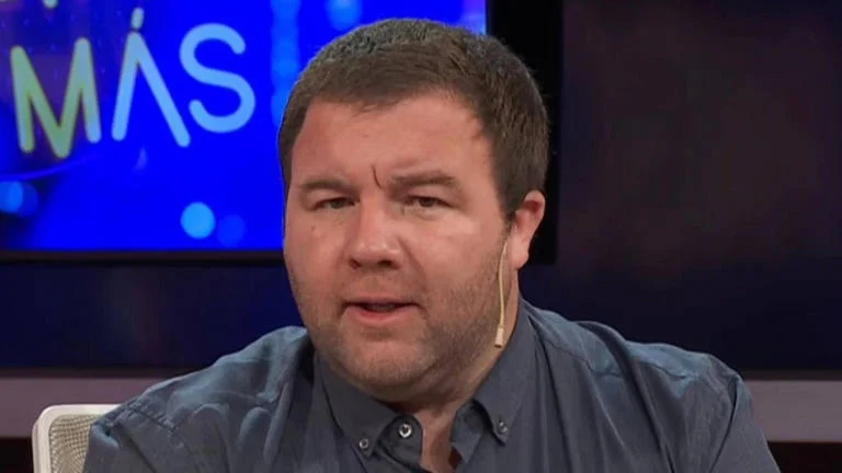 periodista linguneado x adorni