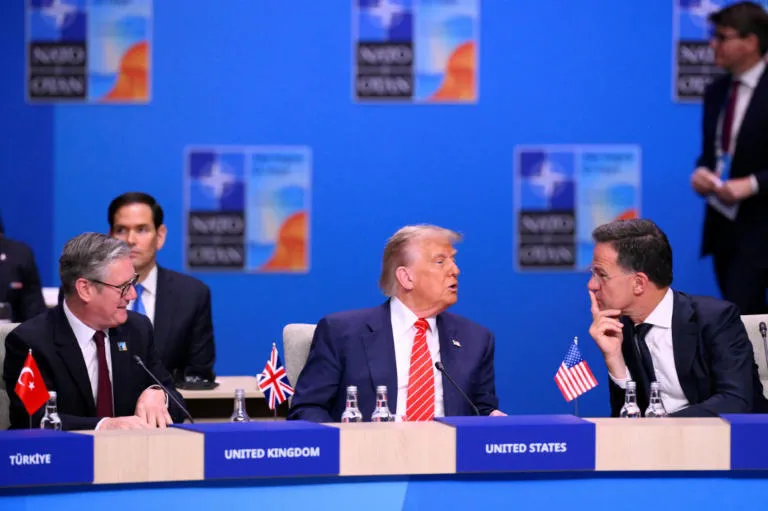 dialogo de los dueños del mundo