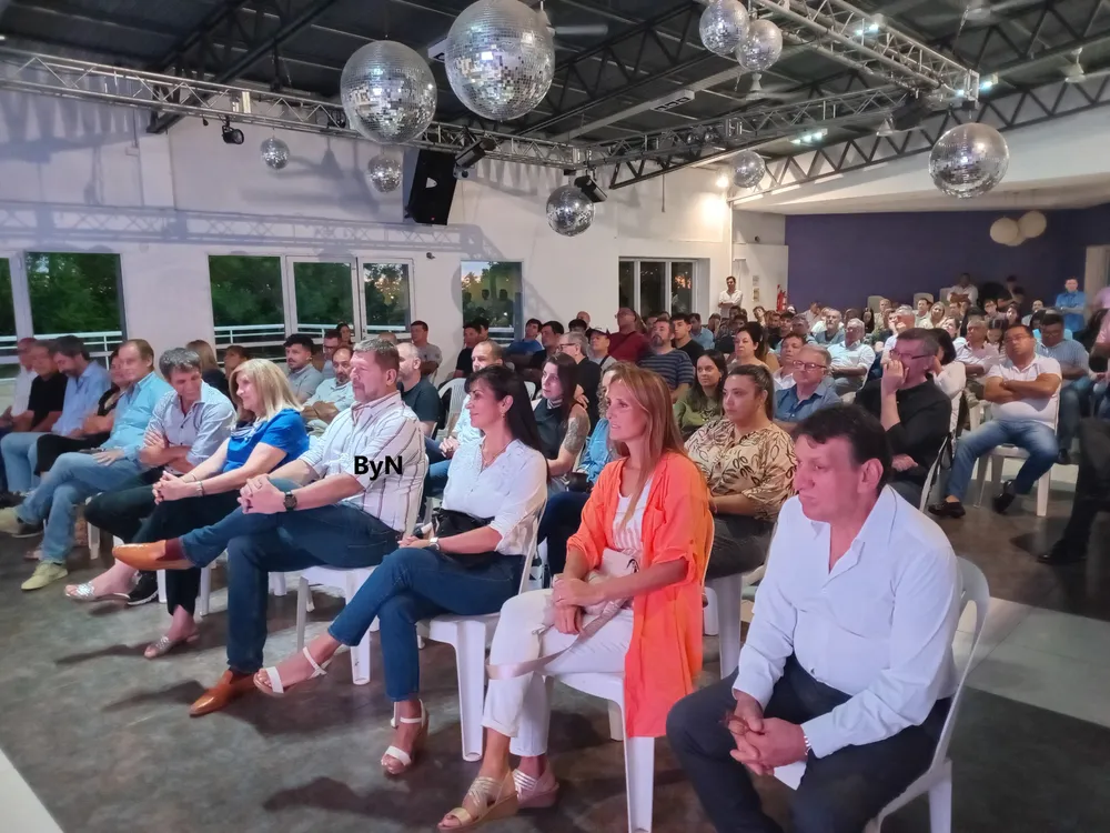 Peronistas en el Centro Emp. Comercio (7)