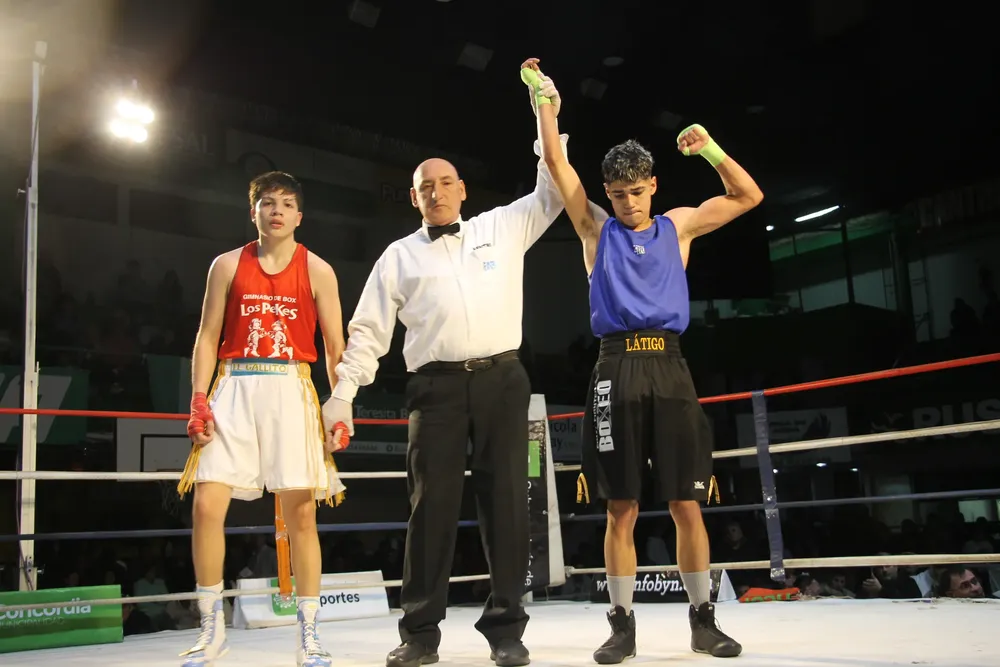 noche de guantes en el verde ( (12)