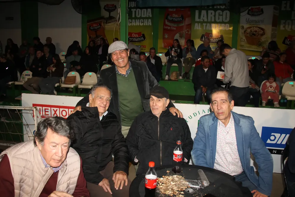 noche de guantes en el verde ( (7)