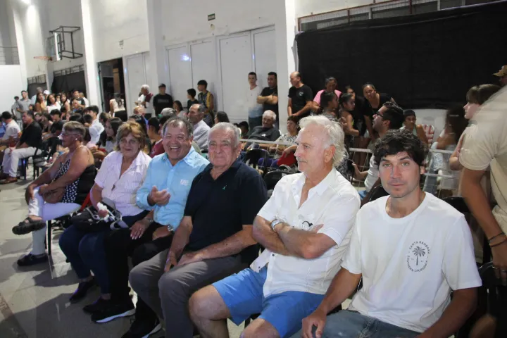 noche de puños (200)