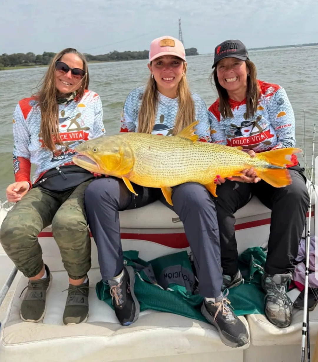 pescadoras adriana zabala en el medio